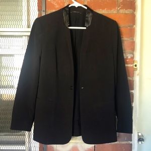 T Tahari Size 6 Black One Button Blazer with Faux Leather Collar